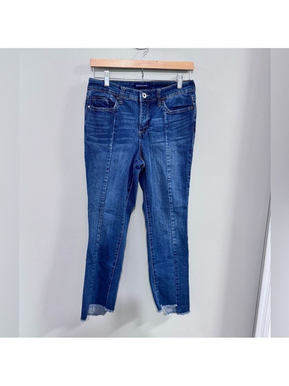 Bandolino Women's Millie Ankle Jeans. Size 6